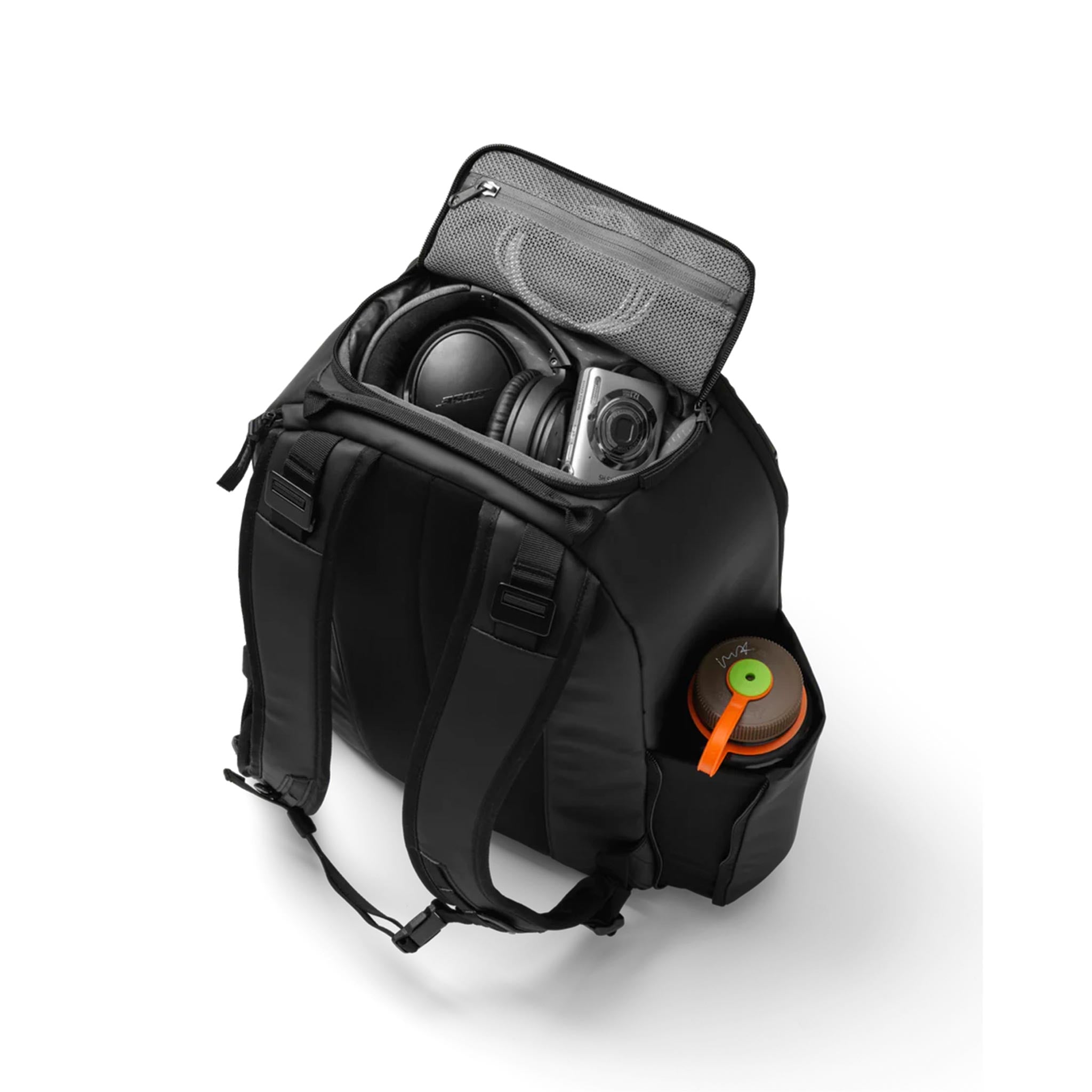 Ramverk 21L Backpack in Blackout